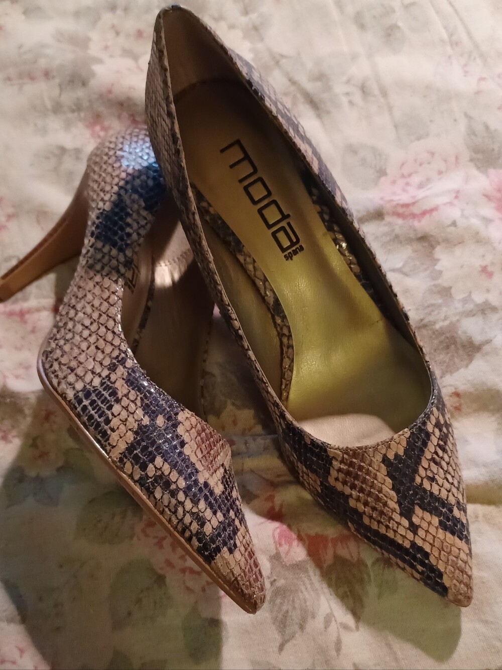 Moda Beige & Black Snake-Print Pointed Toe Heels
